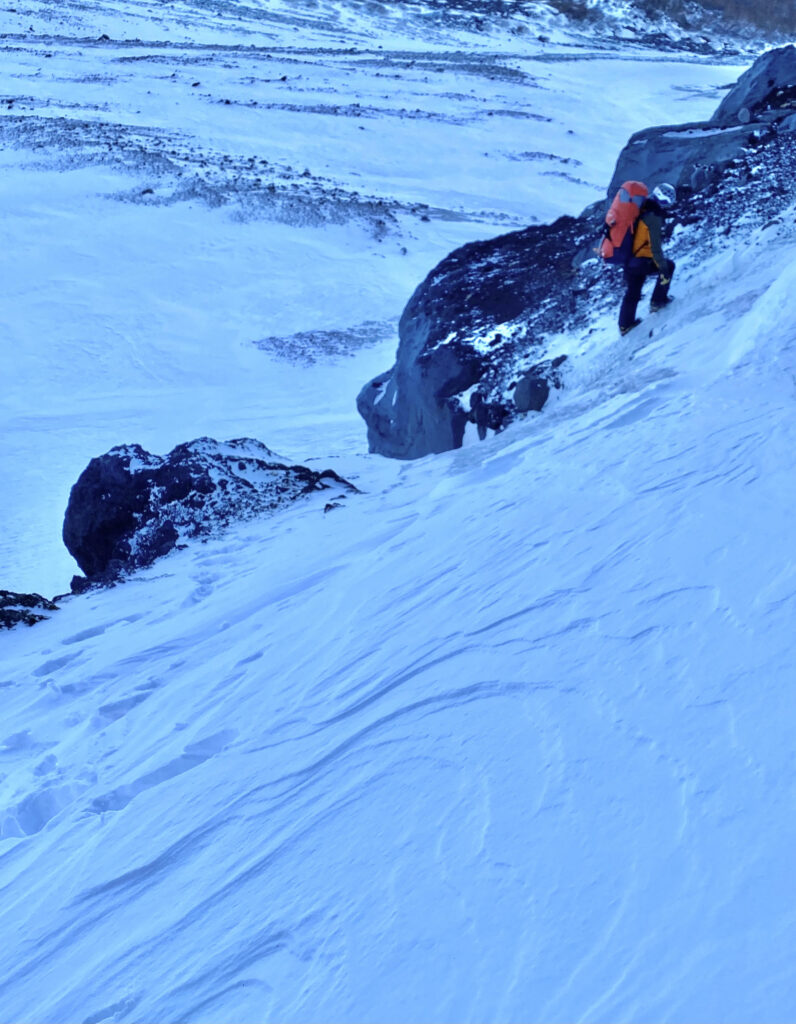 mt-fuji-winter-climbing-alpine-ice